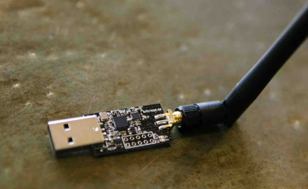 How to Hack Computer By Wireless Mouse or Keyboard Radio Dongle