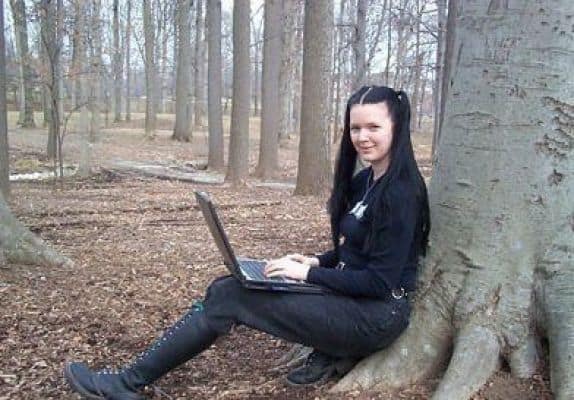 World s Top 10 Notorious and Beautiful Female Hackers 2022 - 13